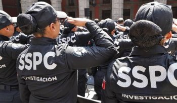 429 agentes de investigación e inteligencia se gradúan en Palacio Nacional; Sheinbaum encabeza ceremonia