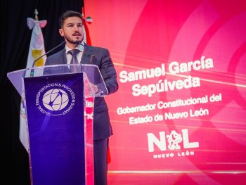 Samuel García inaugura cumbre automotriz y destaca el boom industrial de Nuevo León