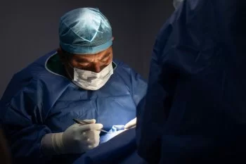 Trasplante renal beneficia a dos pacientes en Chihuahua; donante anónimo salva vidas