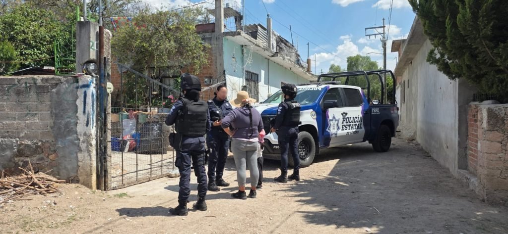 Policía de Género rescata a menor que caminaba sola en carretera de Dolores Hidalgo