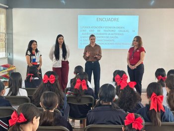 Gobierno de Zacatecas capacita a alumnas sobre menstruación digna en su día conmemorativo