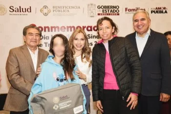 SEDIF y Beneficencia Pública entregan auxiliares auditivos a niños con Treacher Collins en Puebla