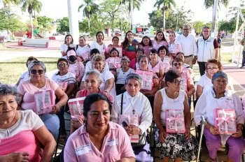 Mara Lezama entrega prótesis y brassieres ortopédicos a mujeres de Chetumal para mejorar su calidad de vida