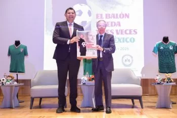 Gobierno de Puebla impulsa libro que documenta los tres Mundiales en México