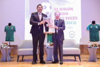 Presentan libro 'El balón rueda tres veces en México' con apoyo del gobierno de Puebla