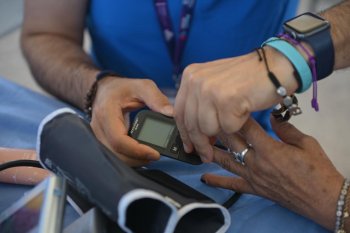 Feria de la Salud y Servicios en Juárez acerca atención médica y trámites a la comunidad
