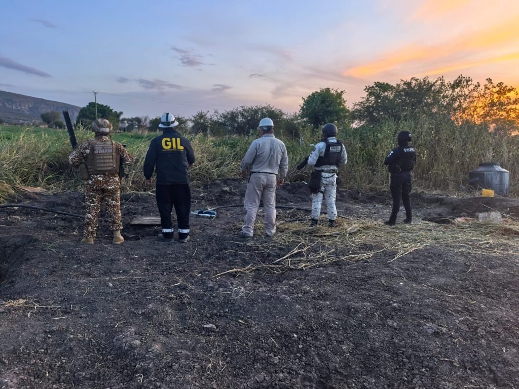 Aseguran 18 mil litros de hidrocarburo en cisternas enterradas en Celaya