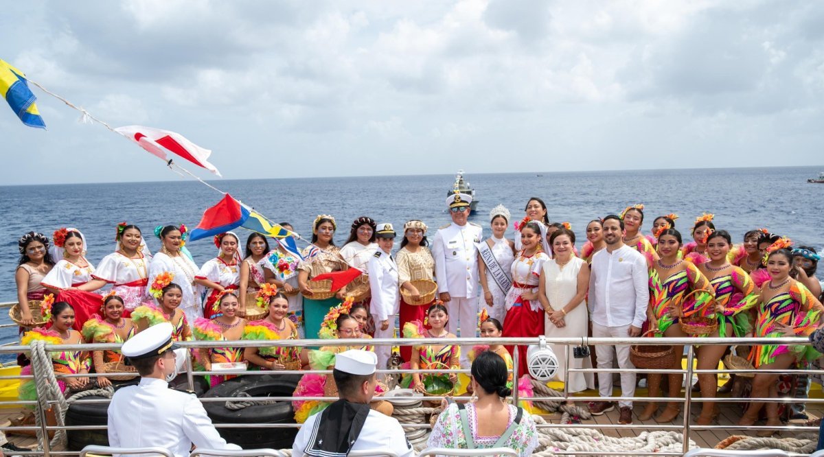 Conmemoran en Cozumel el Día de la Marina Nacional con ceremonia cívica y ofrenda floral en el mar