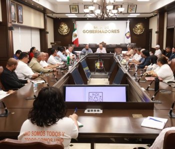 Gobierno de BCS y sindicato magisterial acuerdan fortalecer servicios de salud en zonas alejadas