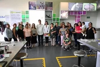 Gobierno de Zacatecas capacita a mujeres constructoras de paz con taller de jabones aromáticos