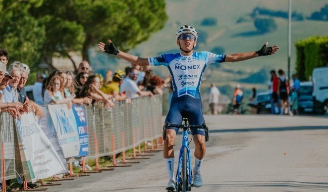 A.R. Monex domina en Italia: Iván Segura gana y Braulio Álvarez es segundo