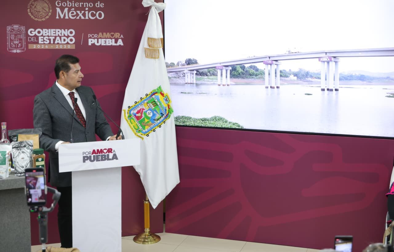 Gobernador Armenta inaugura Puente de la Transformación en la mixteca poblana; termina con 70 años de abandono