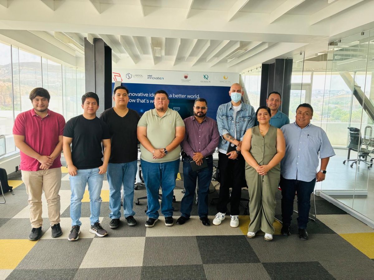 Gobernador David Monreal impulsa talento juvenil con proyectos tecnológicos en Zacatecas