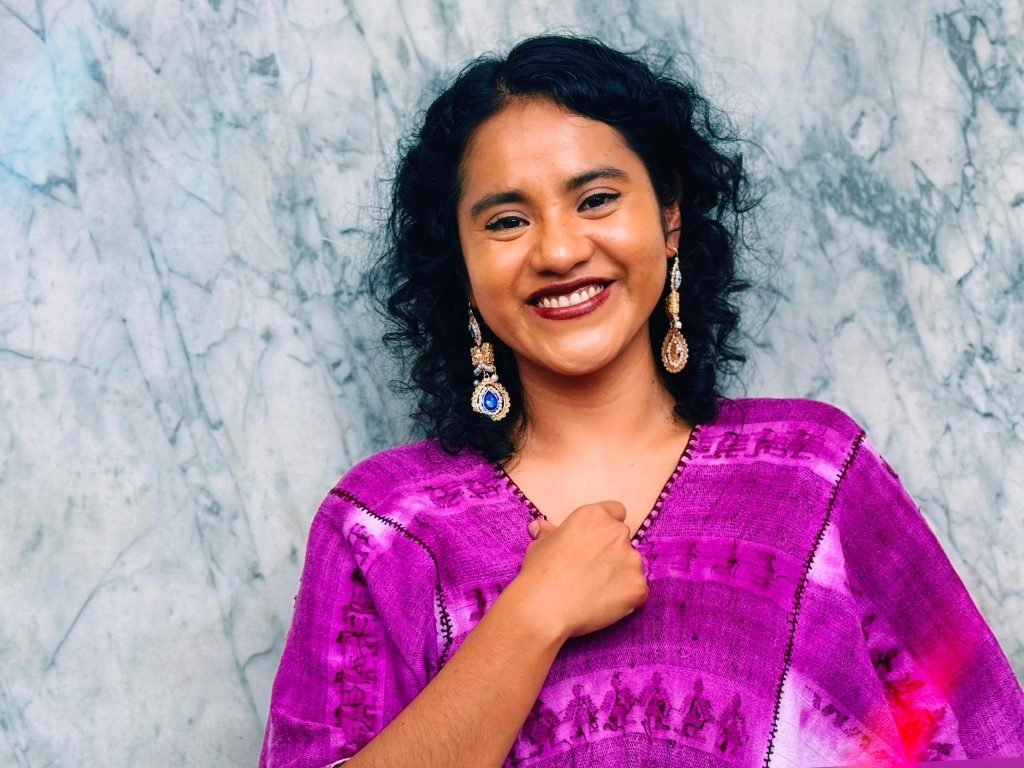 Nadia López García abre el ciclo Letras Jóvenes en Guanajuato con su libro 'Abisal'