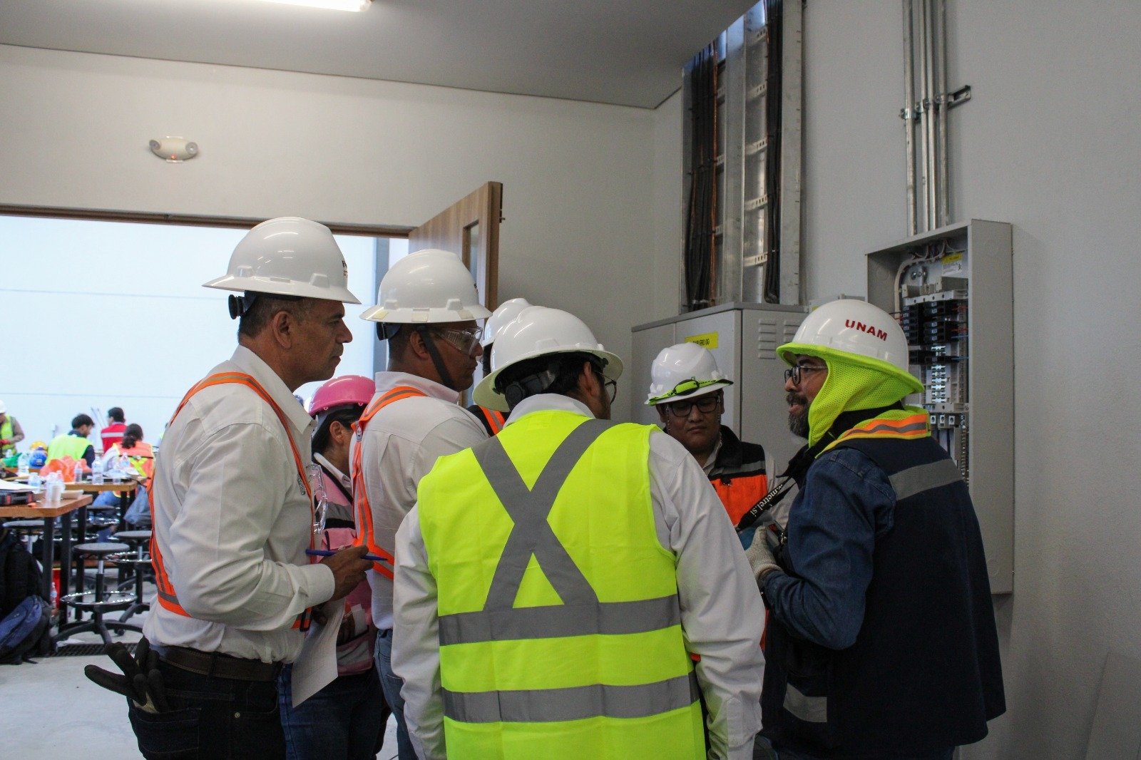 Puebla otorga 30 becas para certificar a profesionales en electromovilidad y energía