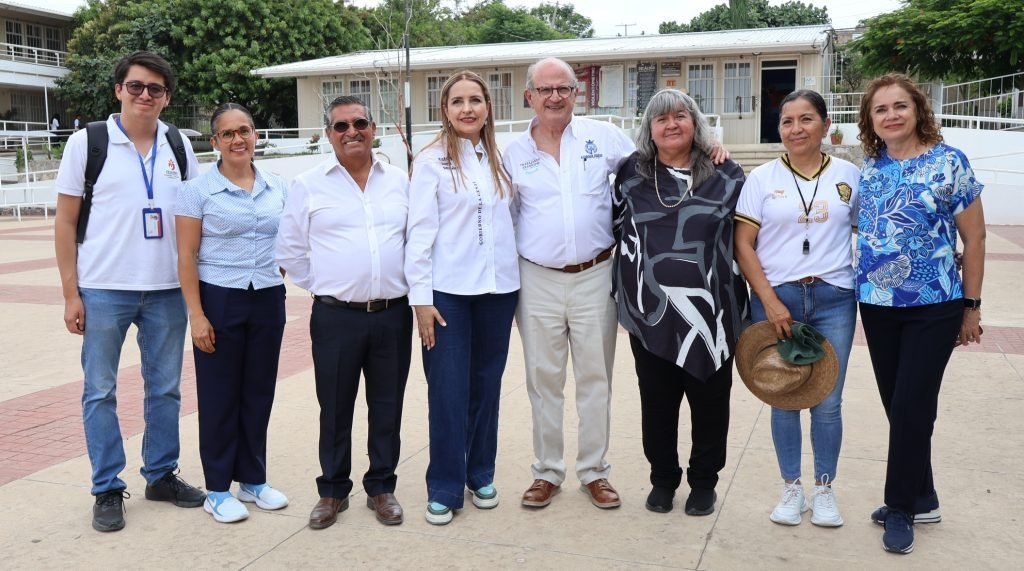 Secretario de Educación de Guanajuato recorre secundarias en León con nueva delegada regional
