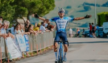 A.R. Monex domina en Italia: Iván Segura gana y Braulio Álvarez es segundo