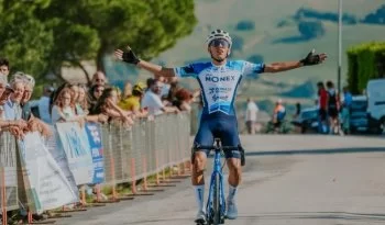 A.R. Monex domina en Italia: Iván Segura gana y Braulio Álvarez es segundo