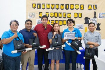 CODEQ entrega tableros de ajedrez a secundaria de Cancún tras solicitud de #LaVozDelPueblo