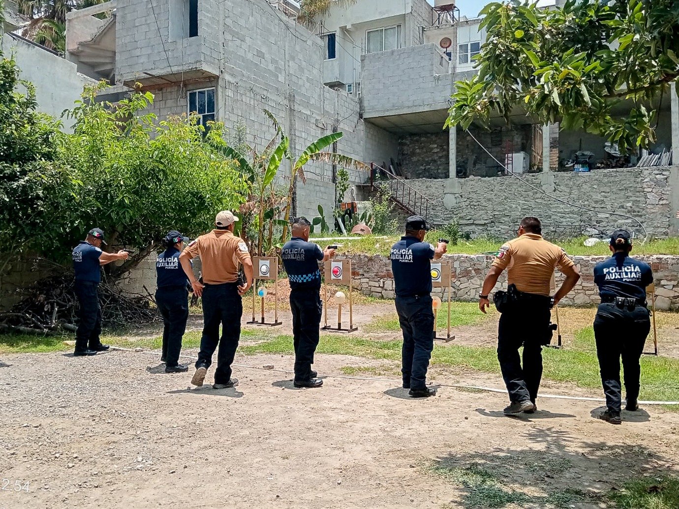 Capacitan a 800 policías auxiliares de Puebla en atención ciudadana y tiro simulado