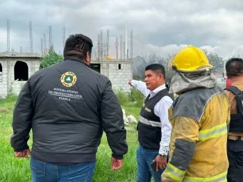 Evacúan a 2 mil personas por explosión de bodega de gas LP en Tepeaca