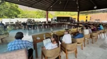 Instalan mesa de diálogo turístico en Tuxpan para fortalecer el sector en la región Norte de Guerrero