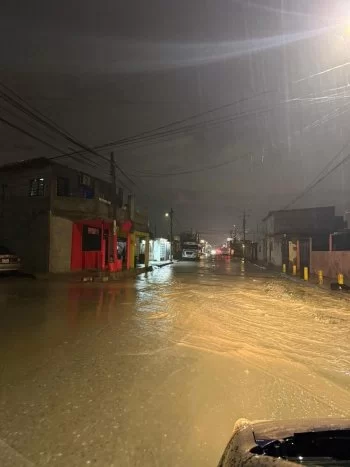 Protección Civil atiende 18 emergencias en Juárez por lluvias; rescatan ocho vehículos