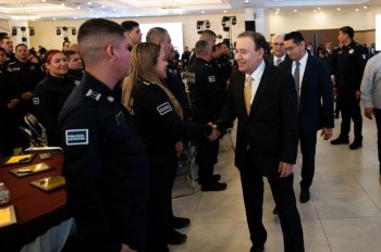 Gobernador Durazo reconoce labor de la Marina en aniversario del Día de la Marina Nacional en Guaymas