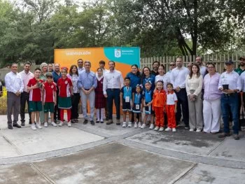 Reconocen a escuelas en concurso Escuela Verde y plantan árboles en Secretaría de Educación de Nuevo León