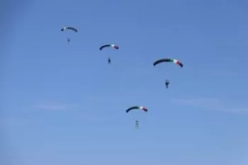 Ejército Mexicano busca récord mundial de paracaidismo simultáneo en Guerrero