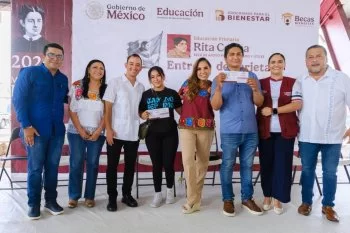 Mara Lezama entrega Beca Rita Cetina a mil 233 estudiantes de primaria en Cancún