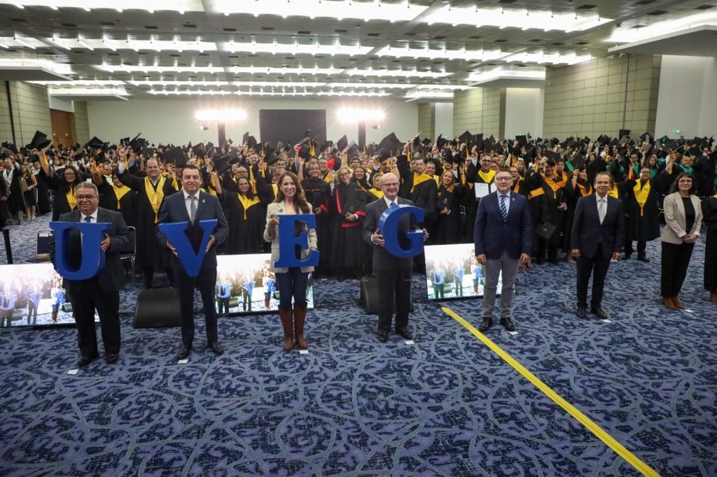 UVEG realiza por primera vez su ceremonia de egreso fuera de Guanajuato; gobernadora destaca su alcance nacional