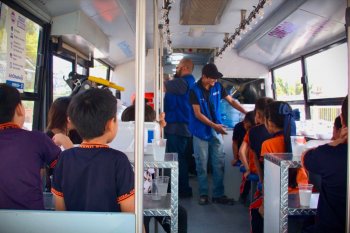 Comedor móvil NutriChihuahua lleva alimentos nutritivos a escuela primaria en Chihuahua capital