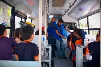 Comedor móvil NutriChihuahua lleva alimentos nutritivos a escuela primaria en Chihuahua capital