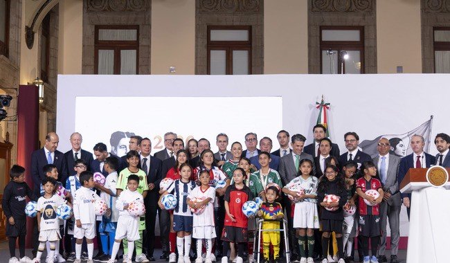 Sheinbaum y FMF presentan estrategia nacional para formar futbolistas desde los 5 años