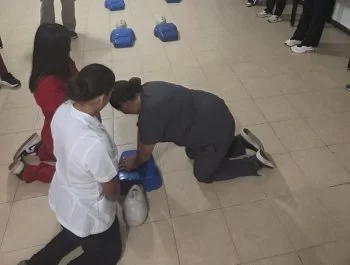 Capacitan a odontólogos de la Sierra Gorda en RCP y prevención de infecciones