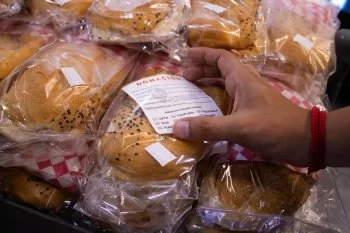 Convenciones y Parques dona más de 105 piezas de alimentos al Banco de Alimentos de Puebla