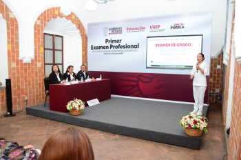Michel Sarahí Pérez Mendoza, primera egresada de la Universidad de la Salud de Puebla