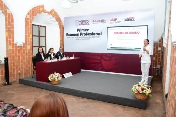Michel Sarahí Pérez Mendoza, primera egresada de la Universidad de la Salud de Puebla