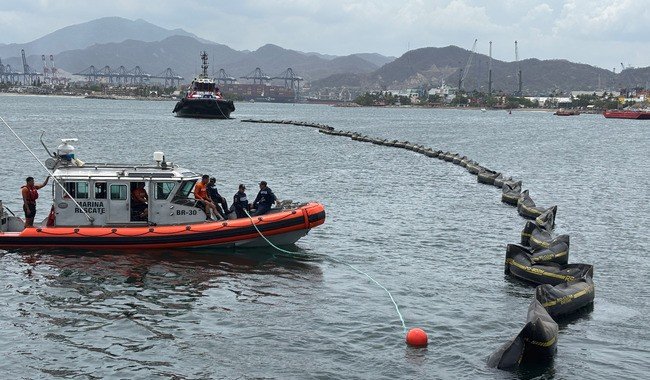 Desactivan plan de contingencia por derrame de hidrocarburos en Manzanillo tras ausencia de material iridiscente