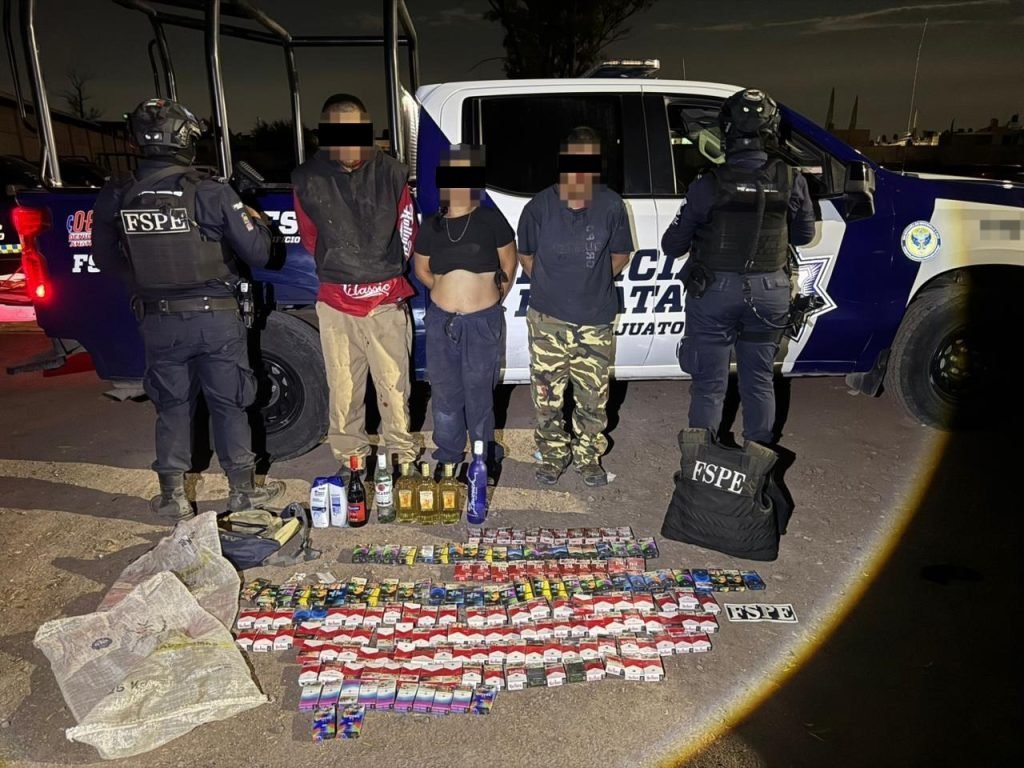 Detienen a tres personas con mercancía robada en Salamanca; recuperan productos y motocicleta