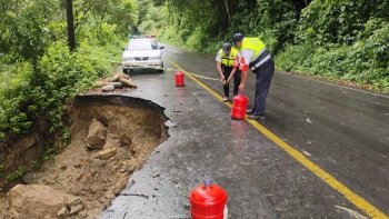 Activan plan de emergencia vial en Oaxaca por lluvias; liberan carreteras bloqueadas