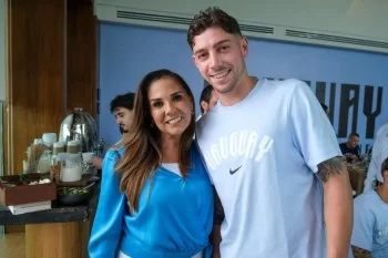 Mara Lezama da la bienvenida a la selección de Uruguay en su campamento mundialista en la Riviera Maya