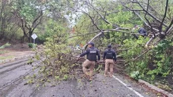Oaxaca refuerza patrullajes en carreteras y playas por lluvias de tormenta Boris