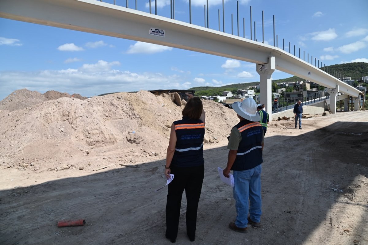 Supervisa CEI avance del puente peatonal en Anillo Vial Junípero Serra; lleva más del 70%