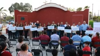 Gobernador de BCS escucha demandas en El Campamento, Los Cabos