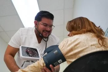 MediChihuahua otorga más de 160 mil atenciones a menores de 15 años en 2026