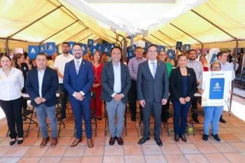 Entregan 96 escrituras en Salvatierra; suman 2 mil 500 en lo que va de la administración