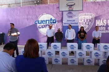 Entregan paquetes alimenticios a comunidades indígenas en Chihuahua capital