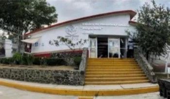 ISSSTE entrega refrigerador para medicamentos en CMF Milpa Alta; abasto supera 99%